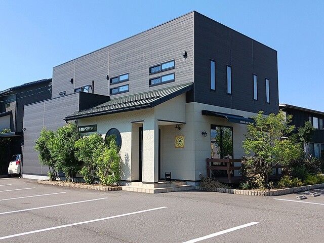 近くの洋食屋クローバーまで200m(徒歩3分)
