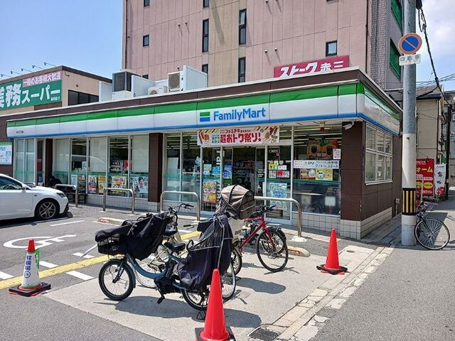 近くのファミリーマート様まで270m(徒歩4分)