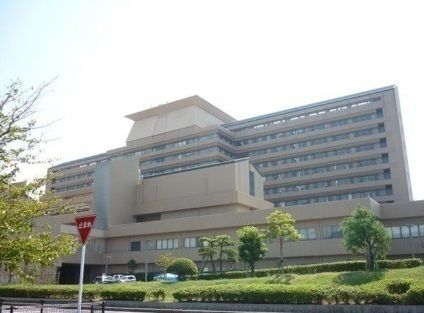 近くの島根県立中央病院まで1,400m（徒歩18分）