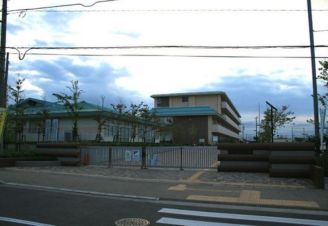 近くの浜松市立大平台小学校まで450m(徒歩6分)