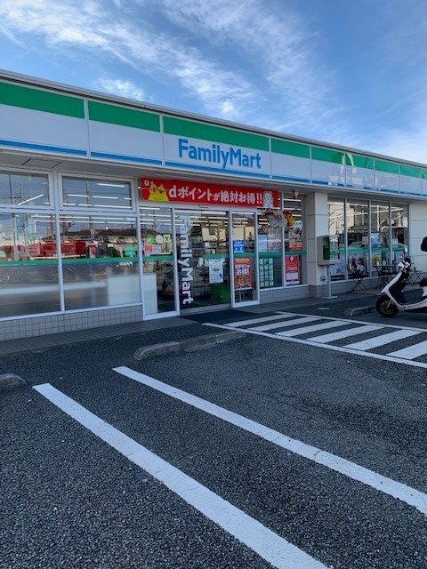 近くのファミリーマート東青梅5丁目店まで210m(徒歩3分)