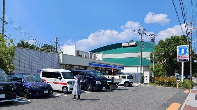 近くのローソン伊丹緑ヶ丘一丁目店まで400m(徒歩5分)