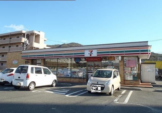近くのセブンイレブン東広島駅前店まで550m(徒歩7分)