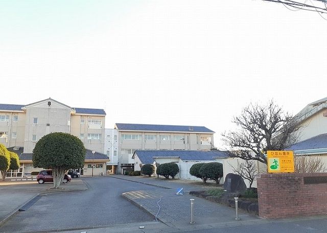 近くのひたちなか市立外野小学校まで500m（徒歩7分）