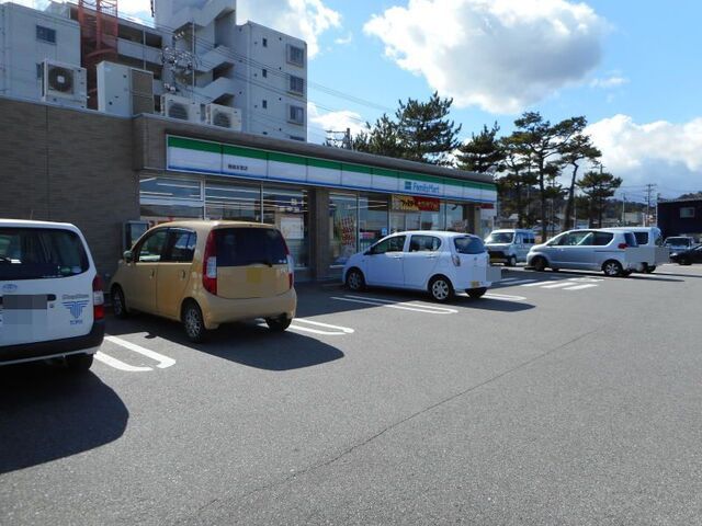 近くのファミリーマート 岡崎本宿店まで650m（徒歩9分）