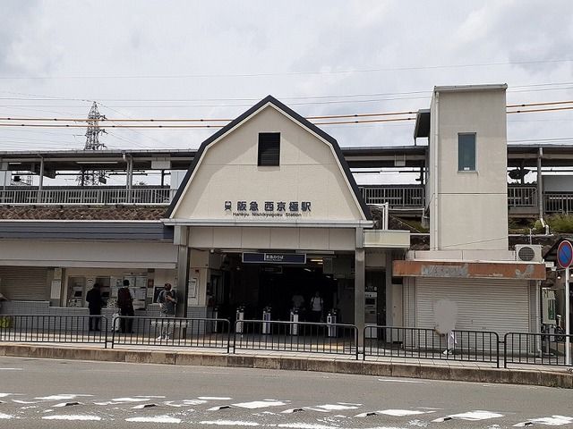 近くの阪急 西京極駅まで800m(徒歩10分)