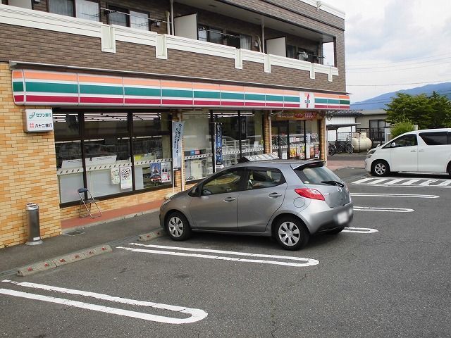 近くのセブンイレブン 岡谷天竜町店まで300m(徒歩4分)