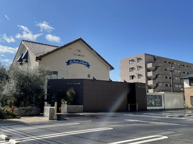 近くのコート・ダジュール 本店まで400m(徒歩5分)