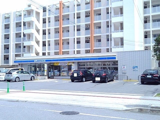 近くのローソン北谷町役場前店まで260m(徒歩4分)