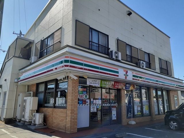 近くのセブンイレブン栗橋伊坂店まで30m(徒歩1分)