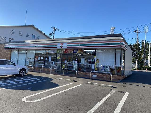 近くのセブンイレブン今市本町店まで800m（徒歩10分）