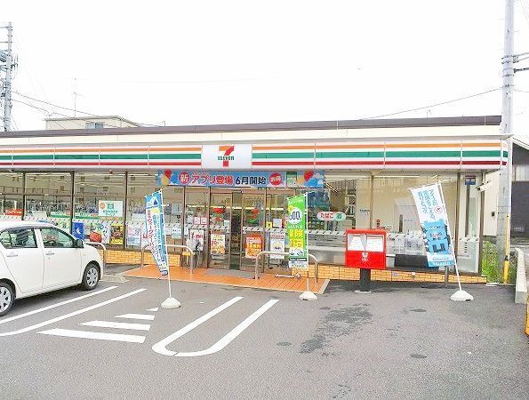 近くのセブンイレブン愛甲東店まで83m(徒歩2分)