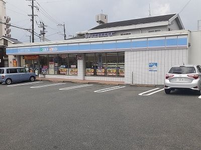 近くのローソン久留米国分店まで740m(徒歩10分)