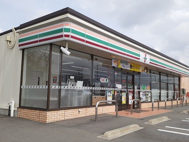 近くのセブンイレブン菅谷町店まで400m(徒歩5分)