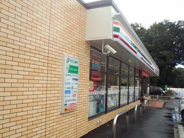 近くのセブンイレブン上尾小泉氷川町店まで510m（徒歩7分）