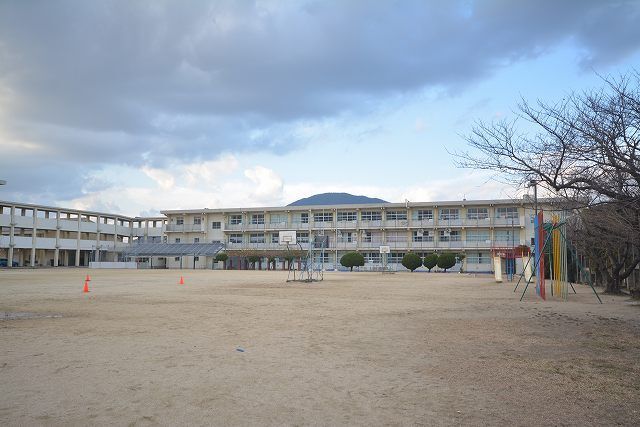 近くの北九州市立 田原小学校まで500m(徒歩7分)