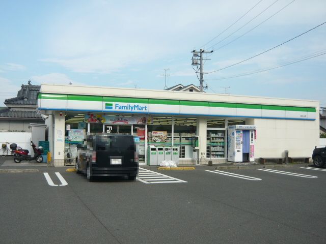 近くのファミリーマート坂之上店まで550m(徒歩7分)