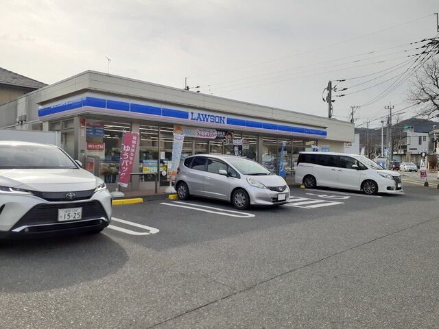 近くのローソン野方6丁目店まで210m（徒歩3分）