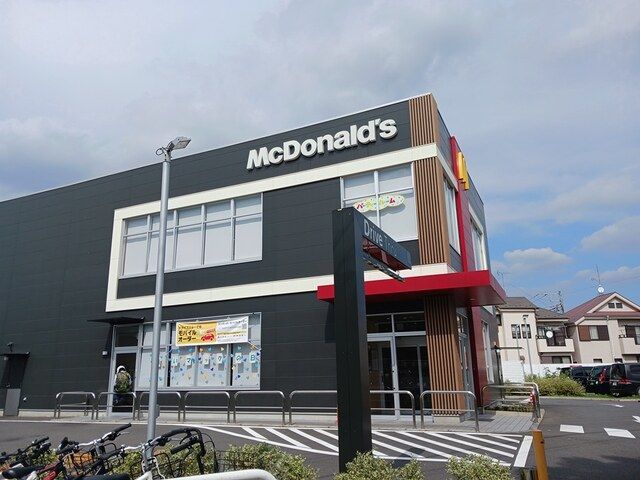 近くのマクドナルドまで725m（徒歩10分）
