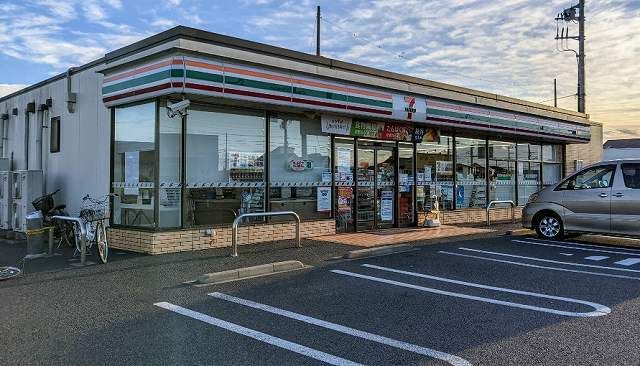 近くのセブンイレブン木更津金田店まで450m（徒歩6分）