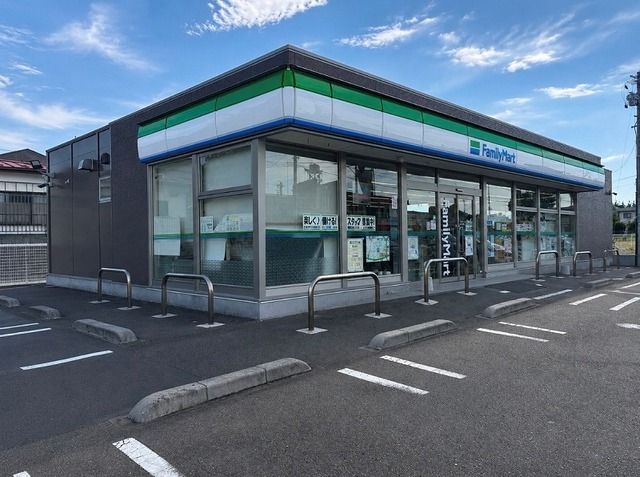 近くのファミリーマート 矢吹曙町店まで550m(徒歩7分)