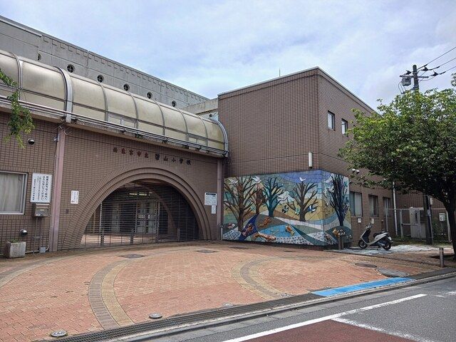 近くの碧山小学校まで37m(徒歩1分)