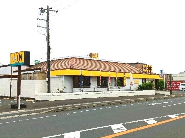 近くのココス掛川店まで550m(徒歩7分)