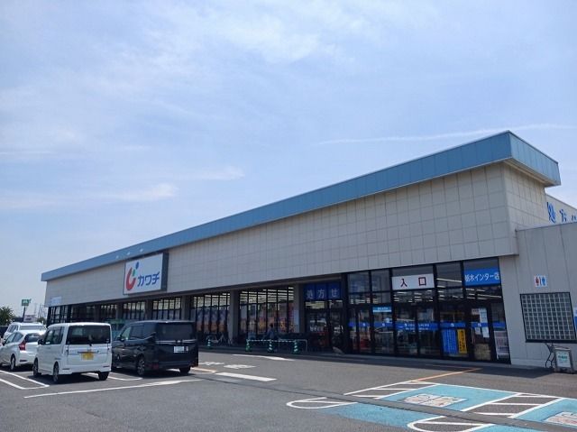 近くのカワチ 栃木インター店まで500m(徒歩7分)