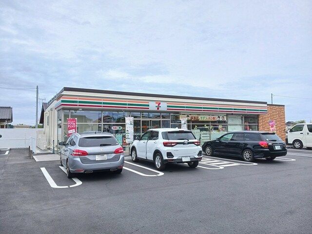 近くのセブンイレブン高野店まで365m(徒歩5分)