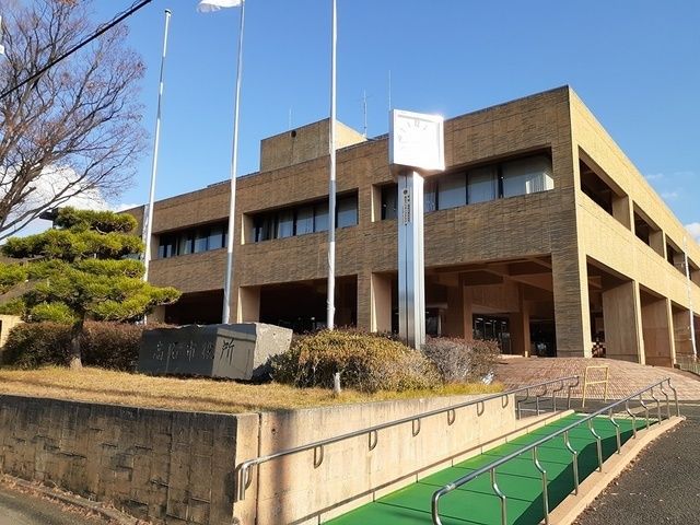 近くの高石市役所まで650m（徒歩9分）