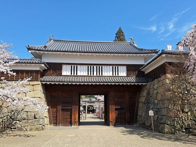近くの上田城址公園まで2,000m(徒歩25分)