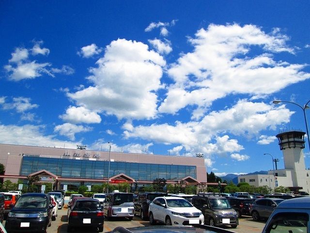 近くの山形空港まで3,200m(徒歩40分)