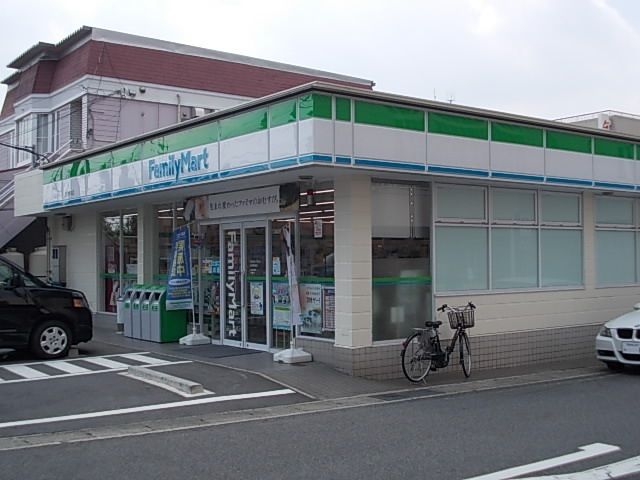 近くのファミリーマート赤池駅前店まで750m(徒歩10分)