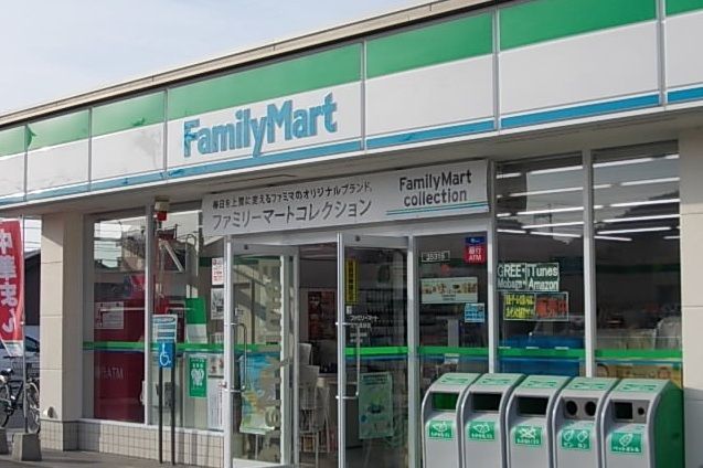 近くのファミリーマート米子東福原店まで450m（徒歩6分）