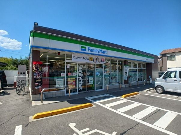 近くのファミリーマート鶴市明日見さんまで450m(徒歩6分)