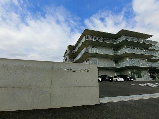 近くの太田市立北の杜学園まで1,800m（徒歩23分）