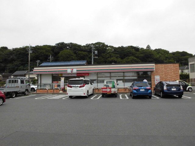 近くのセブンイレブン佐倉城内町店まで300m（徒歩4分）