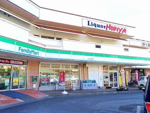 近くのファミリーマートまで140m(徒歩2分)