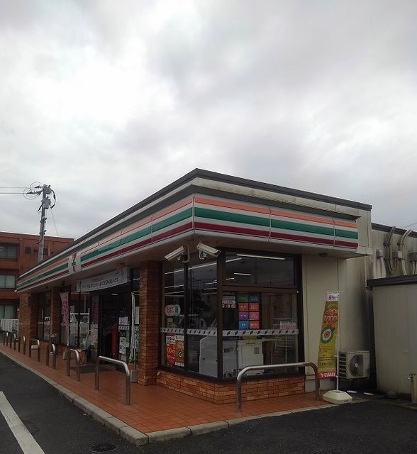 近くのセブン-イレブンまで500m(徒歩7分)