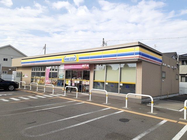 近くのミニストップ　三条店まで630m（徒歩8分）