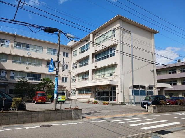 近くの大徳小学校まで375m（徒歩5分）