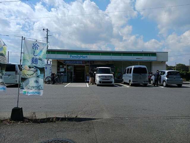 近くのファミリーマートまで350m(徒歩5分)