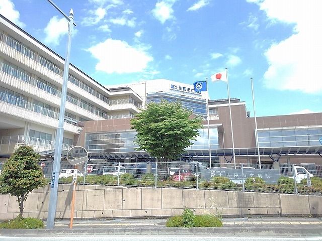 近くの富士吉田市立病院まで3,600m（徒歩45分）