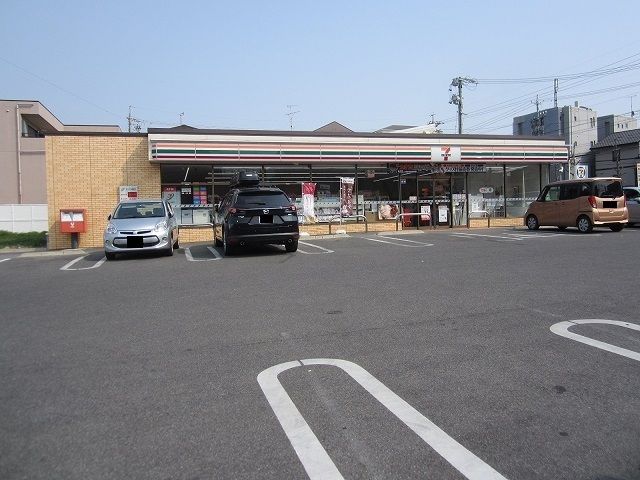 近くのセブンイレブン富が丘北店まで180m（徒歩3分）