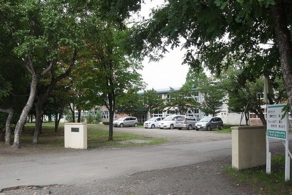 近くの江別第二中学校まで1,000m（徒歩13分）