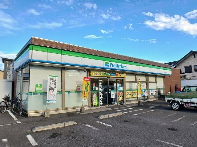 近くのファミリーマート　六坊北町店まで1,000m（徒歩13分）