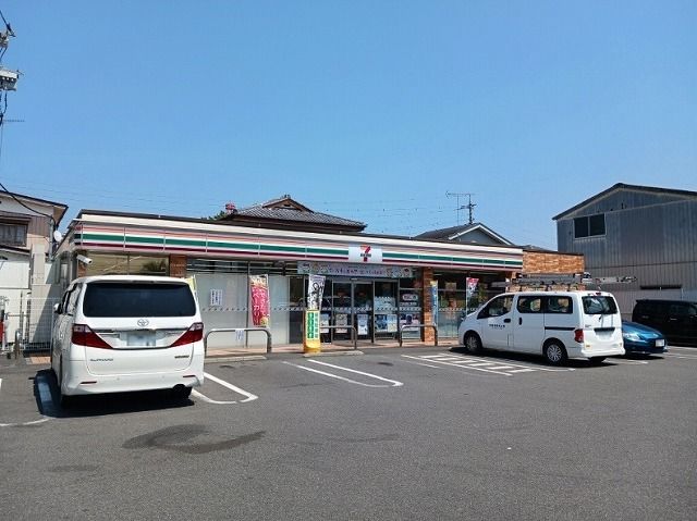 近くのセブンイレブン下館駅南口店まで300m(徒歩4分)