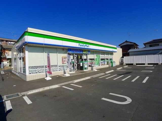 近くのファミリーマートまで2,200m(徒歩28分)