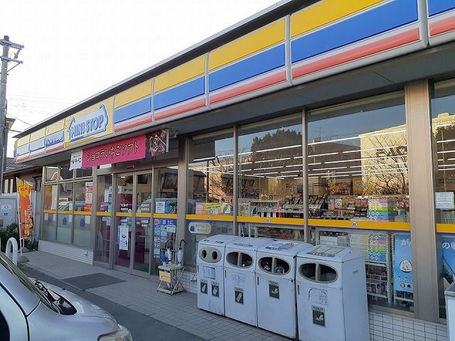 近くのミニストップ浜松鶴見町店まで330m（徒歩5分）