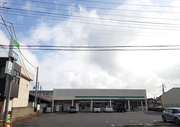 近くのファミリーマート市毛店まで700m(徒歩9分)